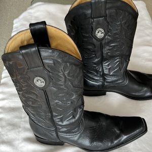 Beautiful Leather Cowboy boots